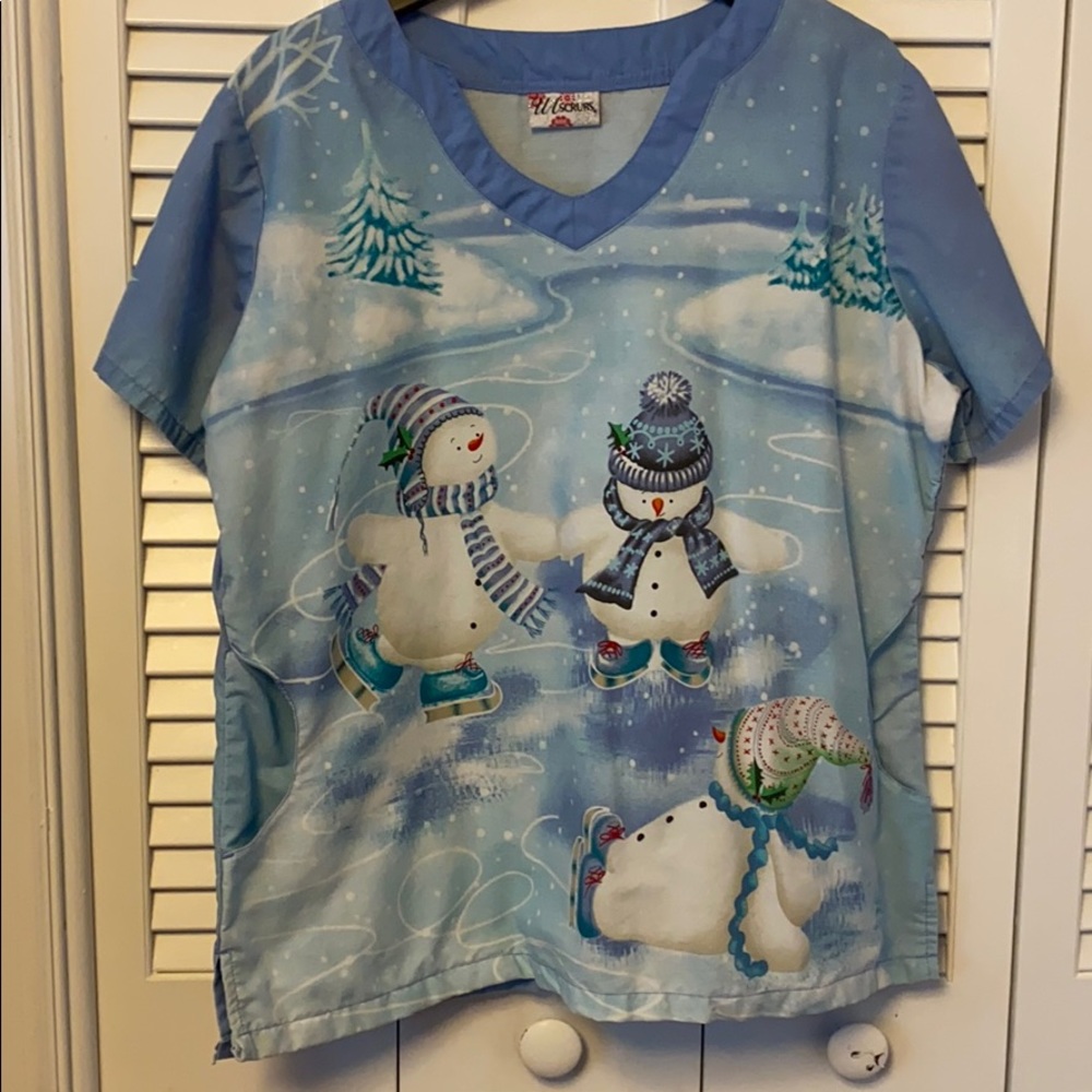 EUC UA snowman ⛄️ scrub top size LG